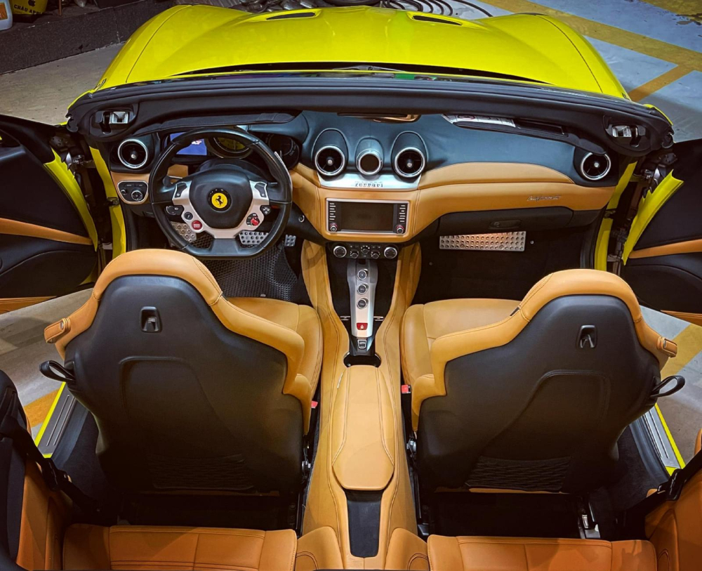 Ferrari California T c&oacute; đến 4 ghế ngồi
