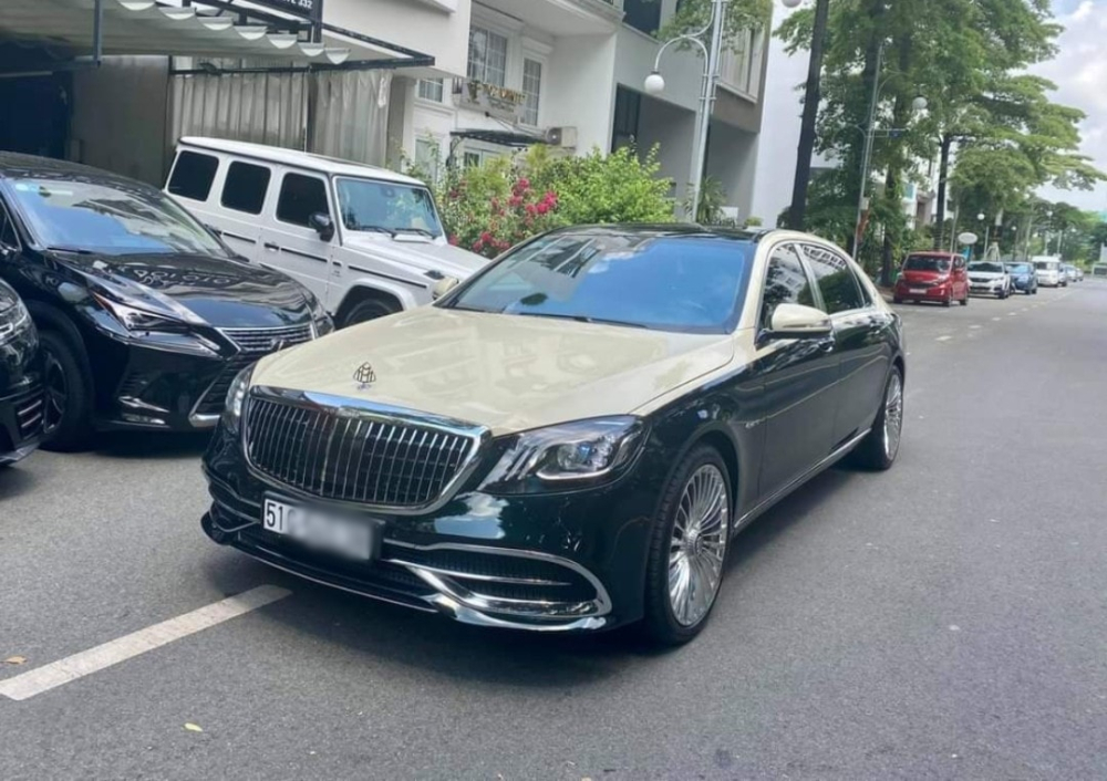 Ngoại thất xe mang m&agrave;u xanh lục bảo