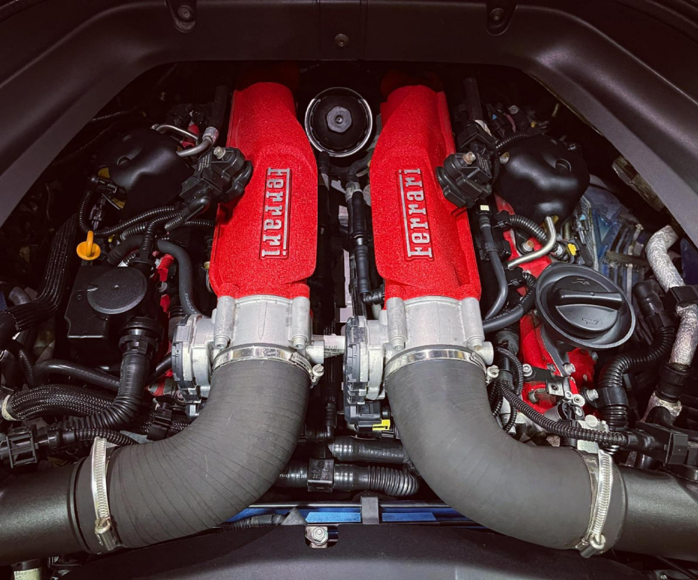 Động cơ của si&ecirc;u xe mui trần Ferrari California T