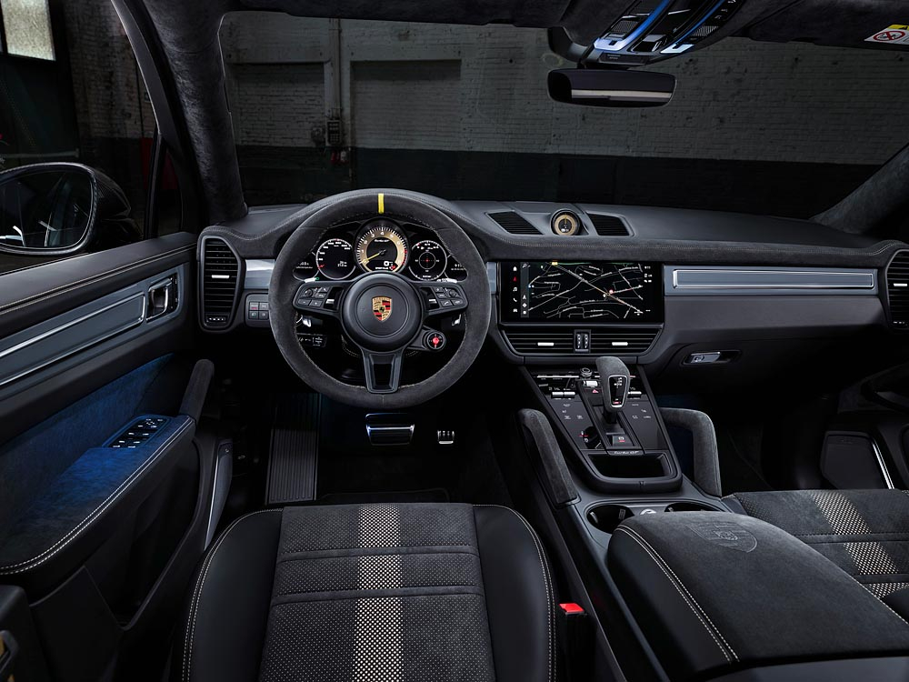 Porsche Cayenne Turbo GT c&ograve;n được n&acirc;ng cấp nhiều tiện nghi nội thất.