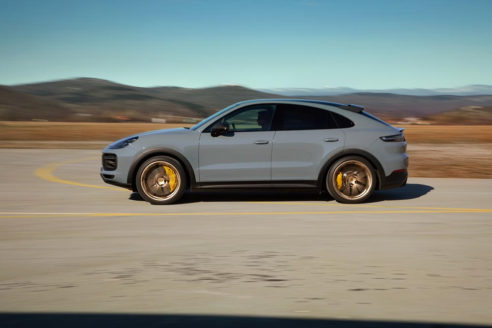 Porsche Cayenne Turbo GT c&oacute; nhiều thay đổi về hệ thống khung gầm, hệ thống l&aacute;i,... để c&oacute; thể tối ưu về khả năng vận h&agrave;nh.