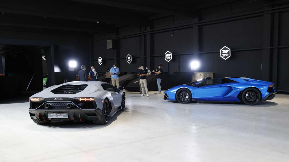 Lamborghini Aventador LP 780-4 Ultimae có cả phiên bản coupe và mui trần