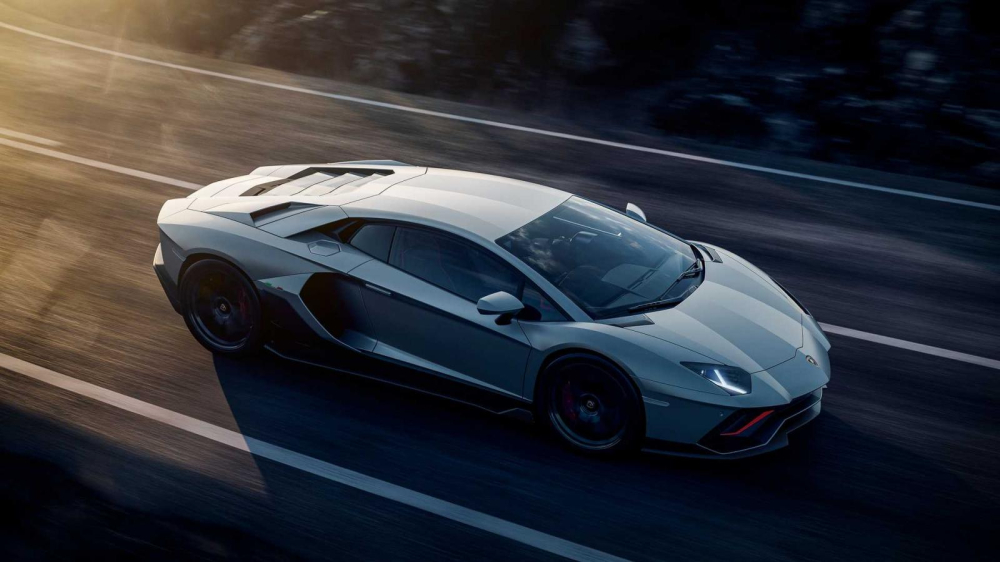 Aventador LP 780-4 Ultimae là siêu xe dùng động cơ V12 và không có mô-tơ điện mạnh nhất từ trước đến nay của Lamborghini