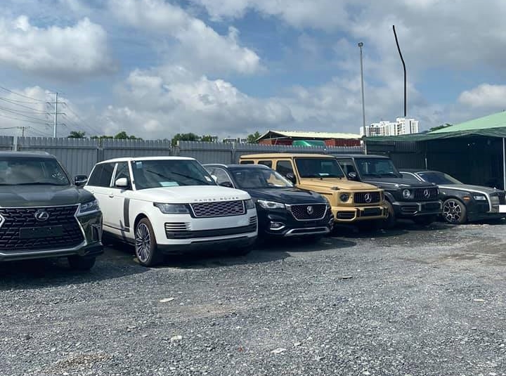 Dàn xe SUV hàng đỉnh với tổng trị giá gần 100 tỷ đồng xếp hàng chờ đại gia Việt rước