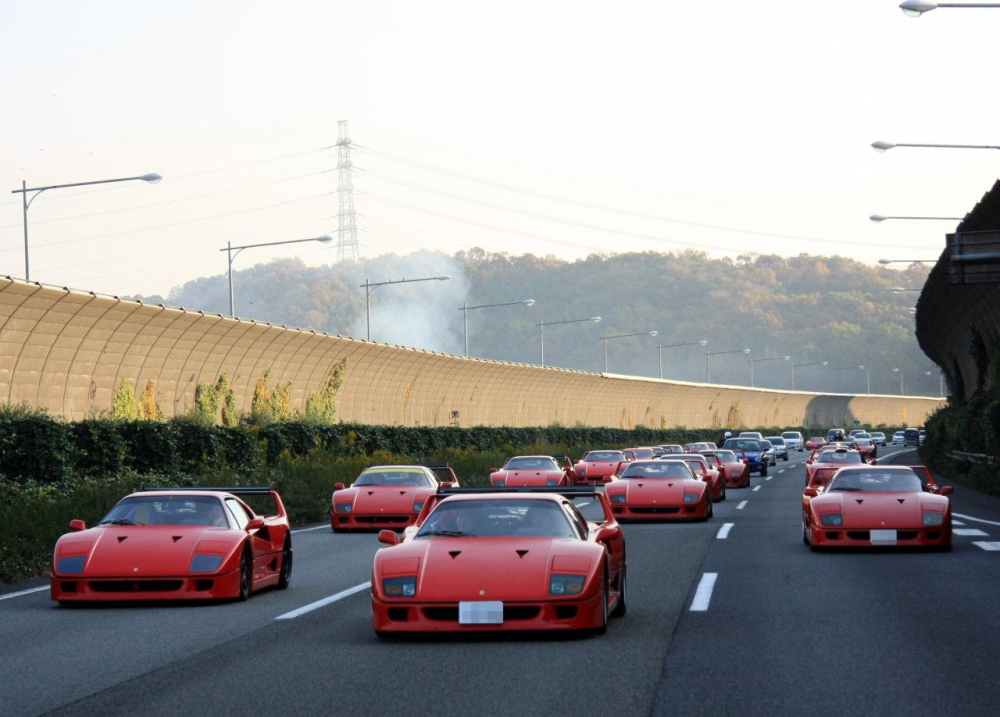 D&agrave;n xe Ferrari F40 trong 1 sự kiện mừng 20 năm ra đời mẫu xe n&agrave;y