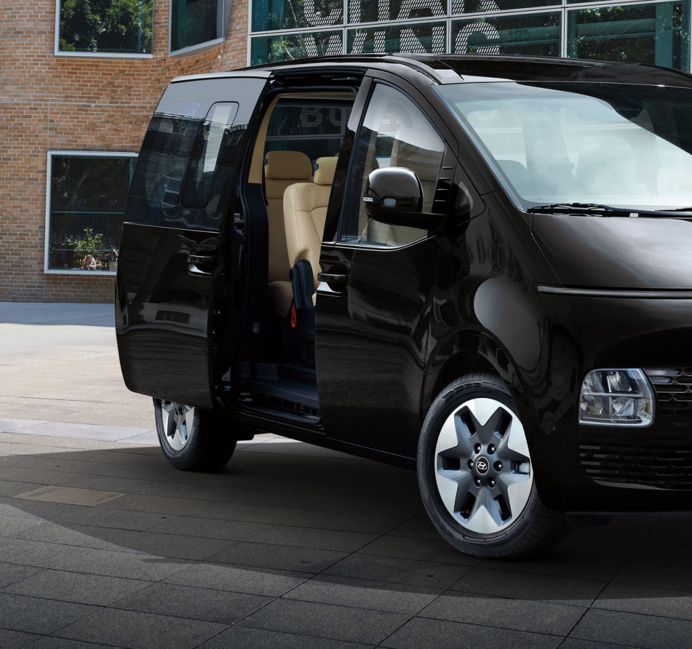 Hyundai Staria 2021 có cửa trượt chỉnh điện bên sườn
