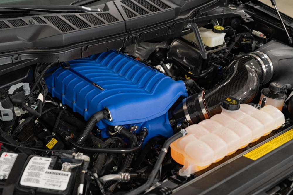 Khoang động cơ của Shelby F-150 2021 Khoang động cơ của Shelby F-150 2021