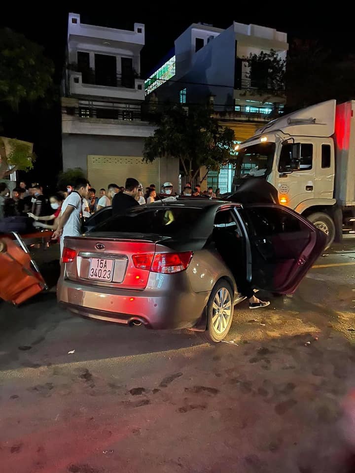 Hiện trường vụ tai nạn li&ecirc;n ho&agrave;n