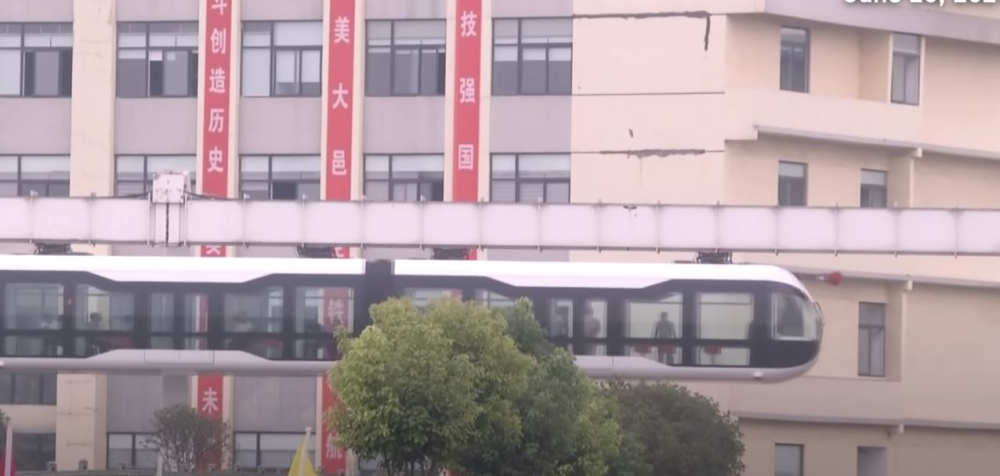 Tuyến đường sắt trên không độc đáo này được xây dựng chủ yếu để thu hút du lịch Tuyến đường sắt trên không độc đáo này được xây dựng chủ yếu để thu hút du lịch