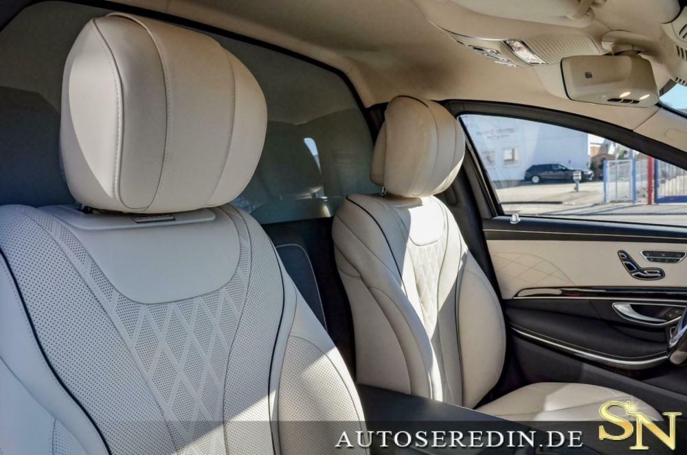 Giữa khoang lái và khoang hành khách của chiếc Mercedes-Maybach S 650 Pullman Guard có vách ngăn Giữa khoang lái và khoang hành khách của chiếc Mercedes-Maybach S 650 Pullman Guard có vách ngăn