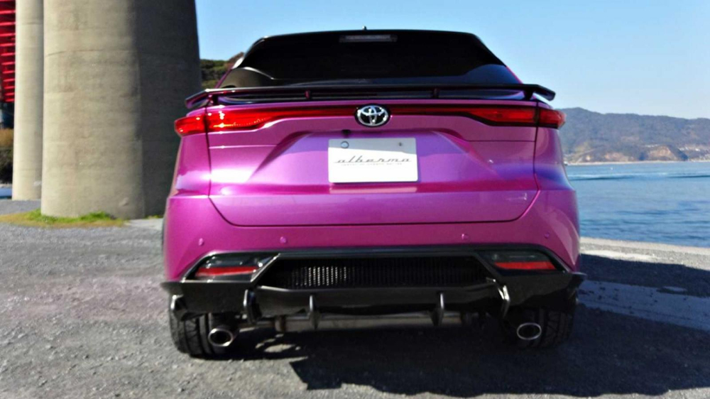 Toyota Venza độ theo phong cách Lamborghini Urus dùng ống xả nằm hai bên hoặc nằm giữa