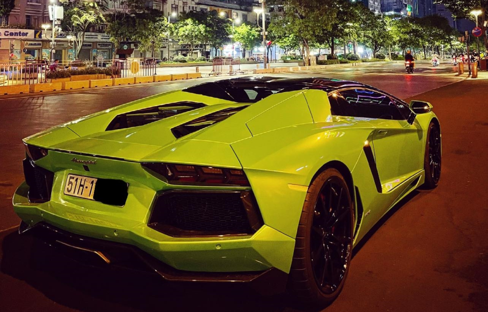 Đây là 1 trong 4 chiếc Lamborghini Aventador LP700-4 Roadster tại Việt Nam Đây là 1 trong 4 chiếc Lamborghini Aventador LP700-4 Roadster tại Việt Nam