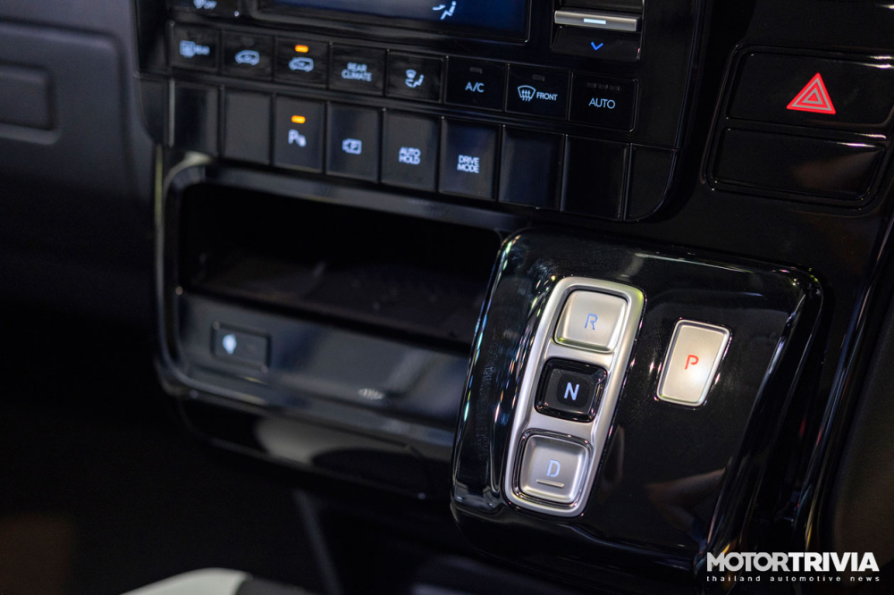 Nút bấm chuyển số của Hyundai Staria 2021