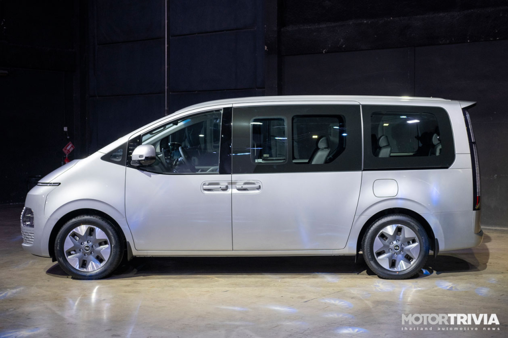 Hyundai Staria 2021 có kích thước khá lớn
