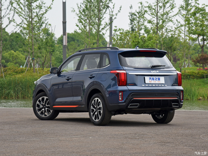 Xung quanh thân xe của Kia Sportage Ace 2021 bản GT-Line còn có những điểm nhấn màu cam