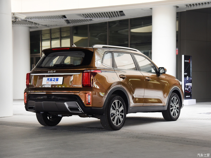 Kia Sportage Ace 2021 nhìn từ phía sau trông khá giống Sorento