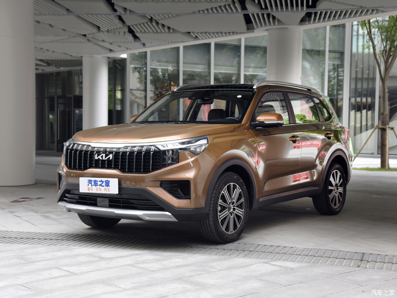Kia Sportage Ace 2021 có tấm ốp gầm giả màu bạc dưới cản trước