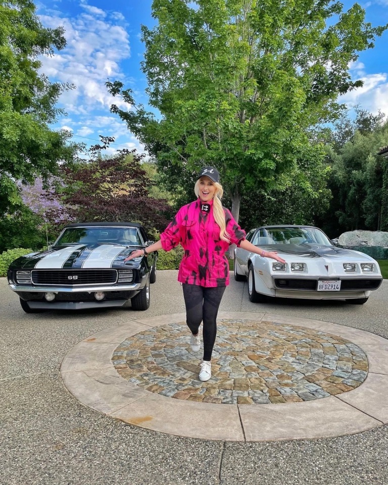 Ước tính, Supercar Blondie có thu nhập 2,2 triệu Bảng mỗi năm Ước tính, Supercar Blondie có thu nhập 2,2 triệu Bảng mỗi năm