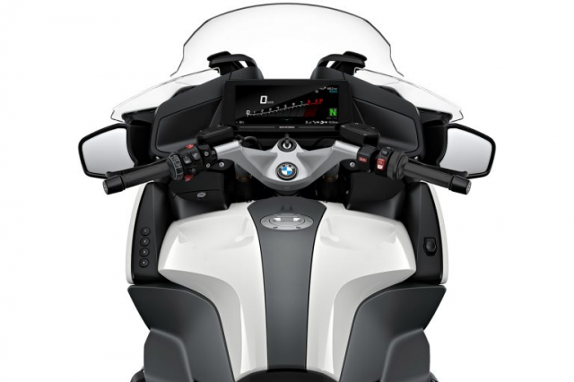 BMW R1250RT 2022 được bán ra từ tháng 11/2021