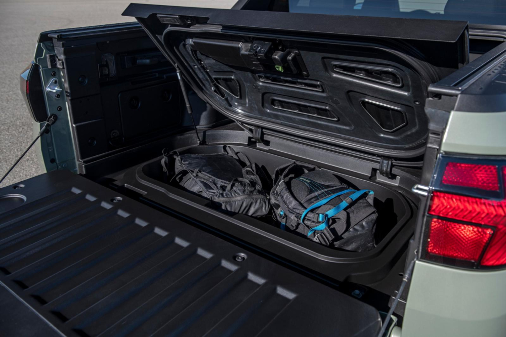 Ngăn chứa đồ có khóa ở thùng sau của Hyundai Santa Cruz 2022