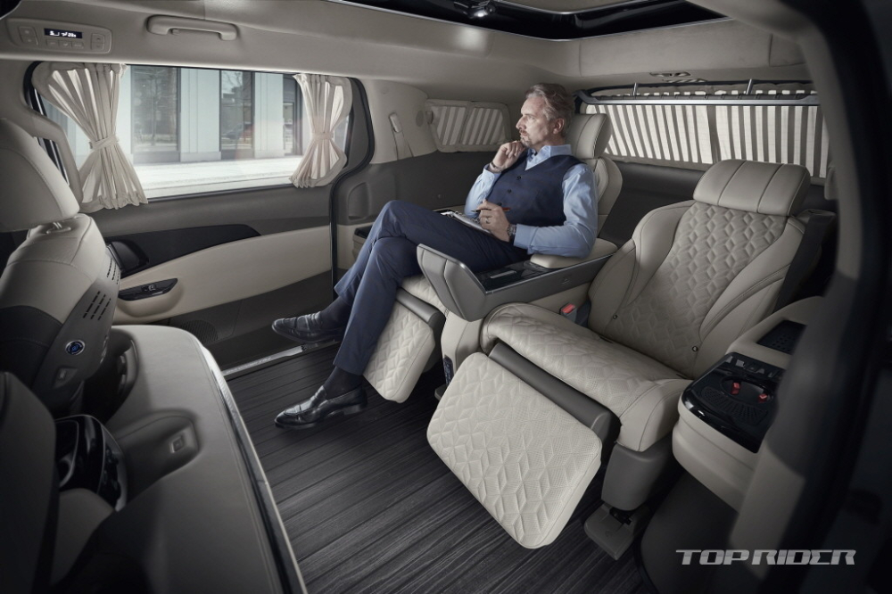 Nội thất bên trong Kia Carnival High Limousine 2022 bản 4 chỗ