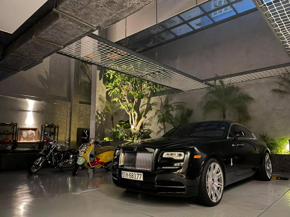 Rolls-Royce Wraith là mẫu xe siêu sang chuyên phục vụ các doanh nhân thích trải nghiệm cảm giác lái