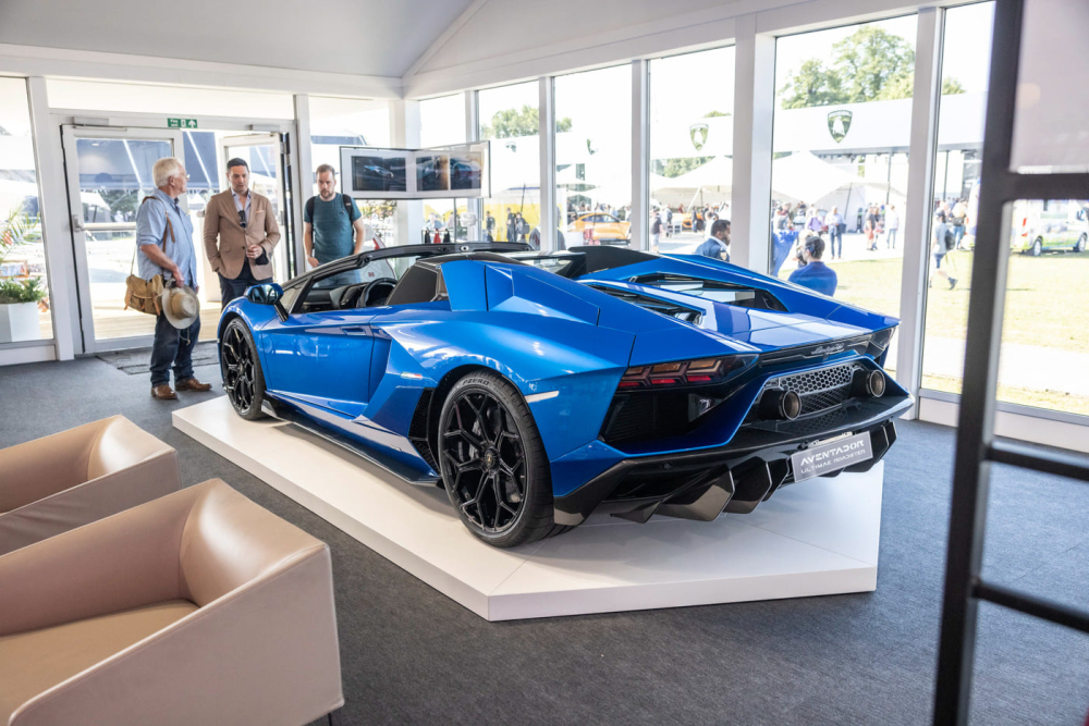 Còn đây là Lamborghini Aventador LP 780-4 Ultimae mui trần chỉ có 250 chiếc