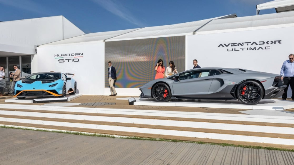 Ngoài ra còn có 1 chiếc xe Huracan STO khác được mang đến trưng bày cùng Lamborghini Aventador LP 780-4 Ultimae Coupe