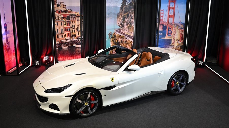 Vẻ đẹp của Ferrari Portofino M khi mở mui