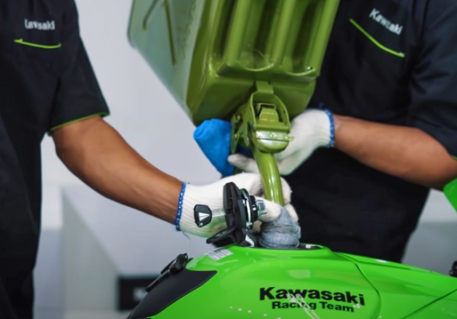 Kawasaki ZX-10R 2021 sẽ có giá bán được dự kiến khoảng hơn 600 triệu đồng Kawasaki ZX-10R 2021 sẽ có giá bán được dự kiến khoảng hơn 600 triệu đồng