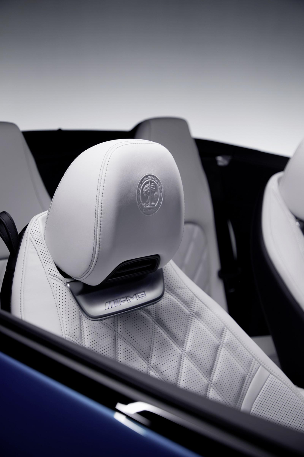 Ghế của Mercedes-AMG SL 2022 c&oacute; thể bọc da Nappa hoặc Dinamica