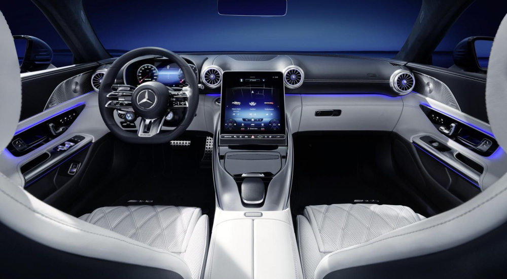Mặt t&aacute;p-l&ocirc; của Mercedes-AMG SL 2022 được thiết kế như c&aacute;nh m&aacute;y bay