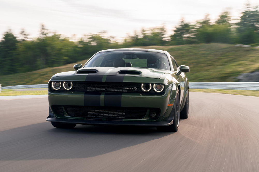 Dodge Challenger vốn l&agrave; d&ograve;ng xe mạnh mẽ nhưng cũng rất tốn xăng