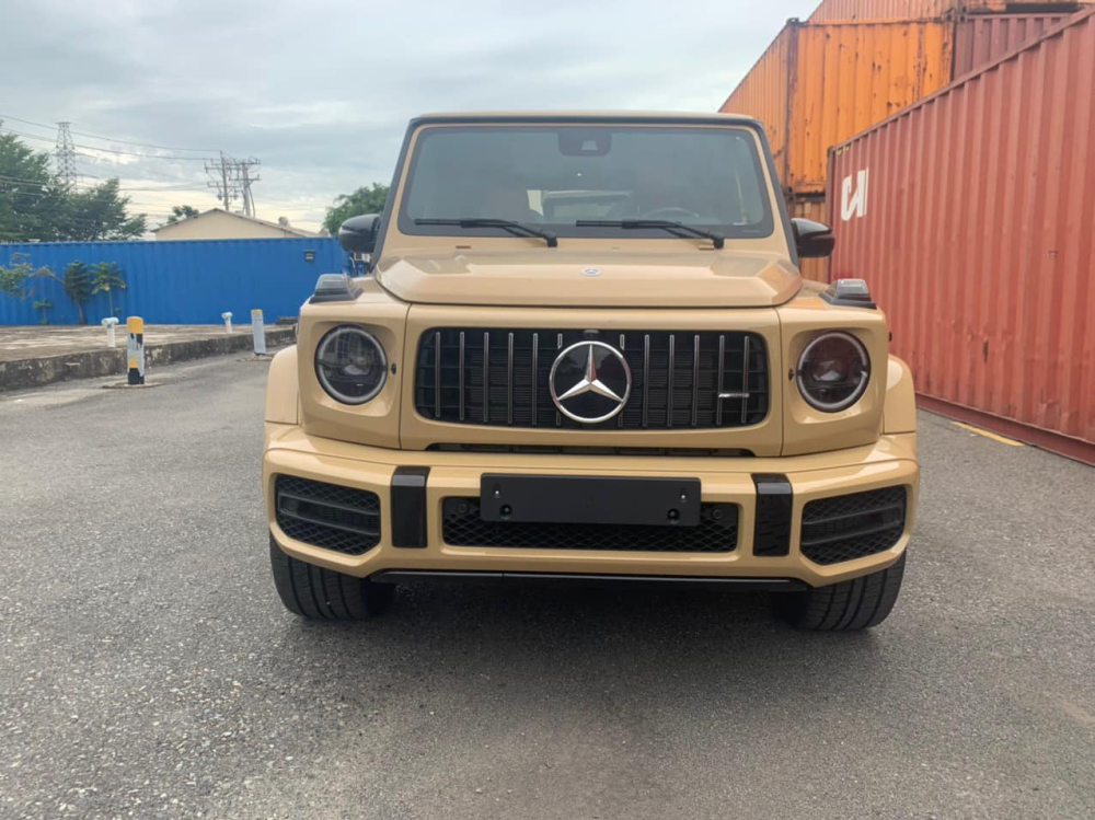 Chiếc SUV hạng sang Mercedes-AMG G63 của đội Bình Phước lúc mới cập cảng Chiếc SUV hạng sang Mercedes-AMG G63 của đội Bình Phước lúc mới cập cảng