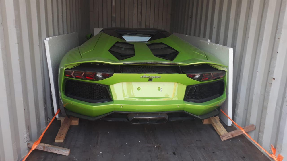 Còn đây là hình ảnh cận cảnh siêu xe mui trần Lamborghini Aventador LP700-4 Roadster màu xanh lá