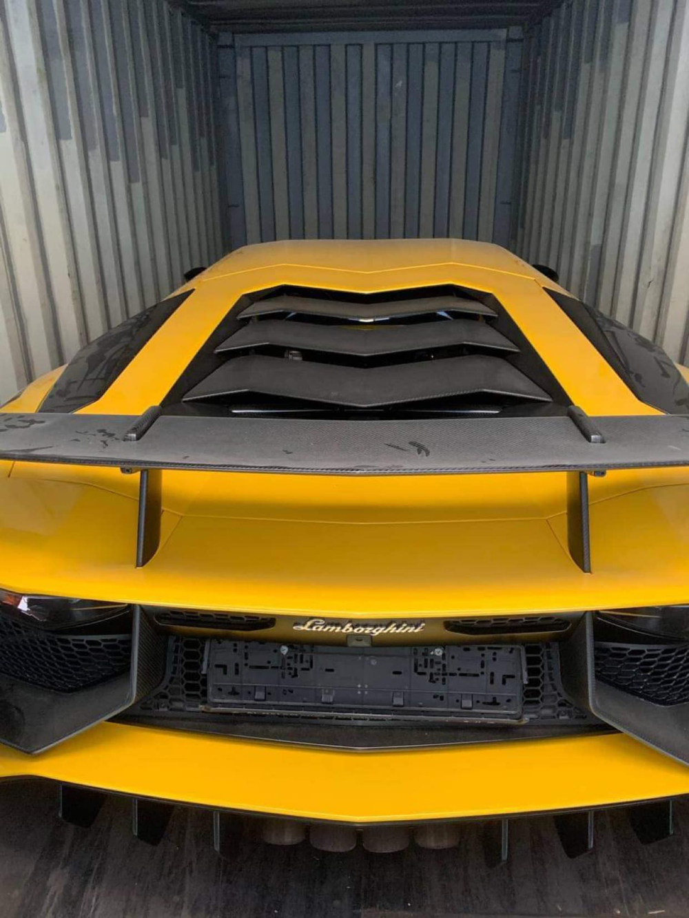 Chiếc siêu xe còn lại thuộc phiên bản Aventador SV sản xuất giới hạn 600 xe