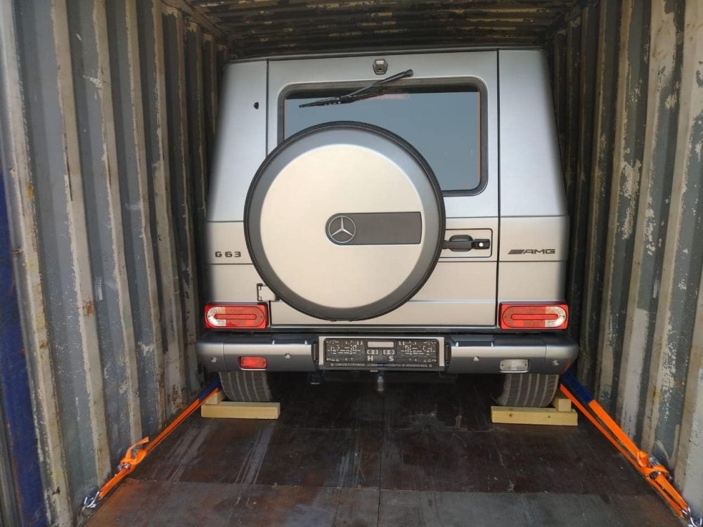 Ngoài ra còn có hình ảnh mở công chiếc xe Mercedes-AMG G63