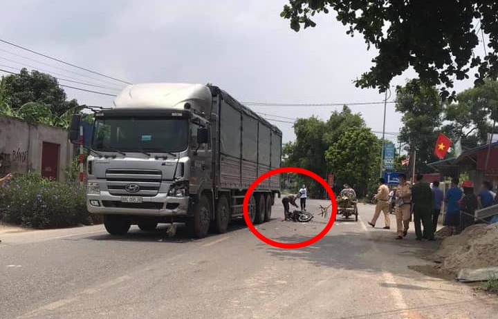 Vụ tai nạn l&agrave;m 1 người tử vong, người c&ograve;n lại bị chấn thương nặng