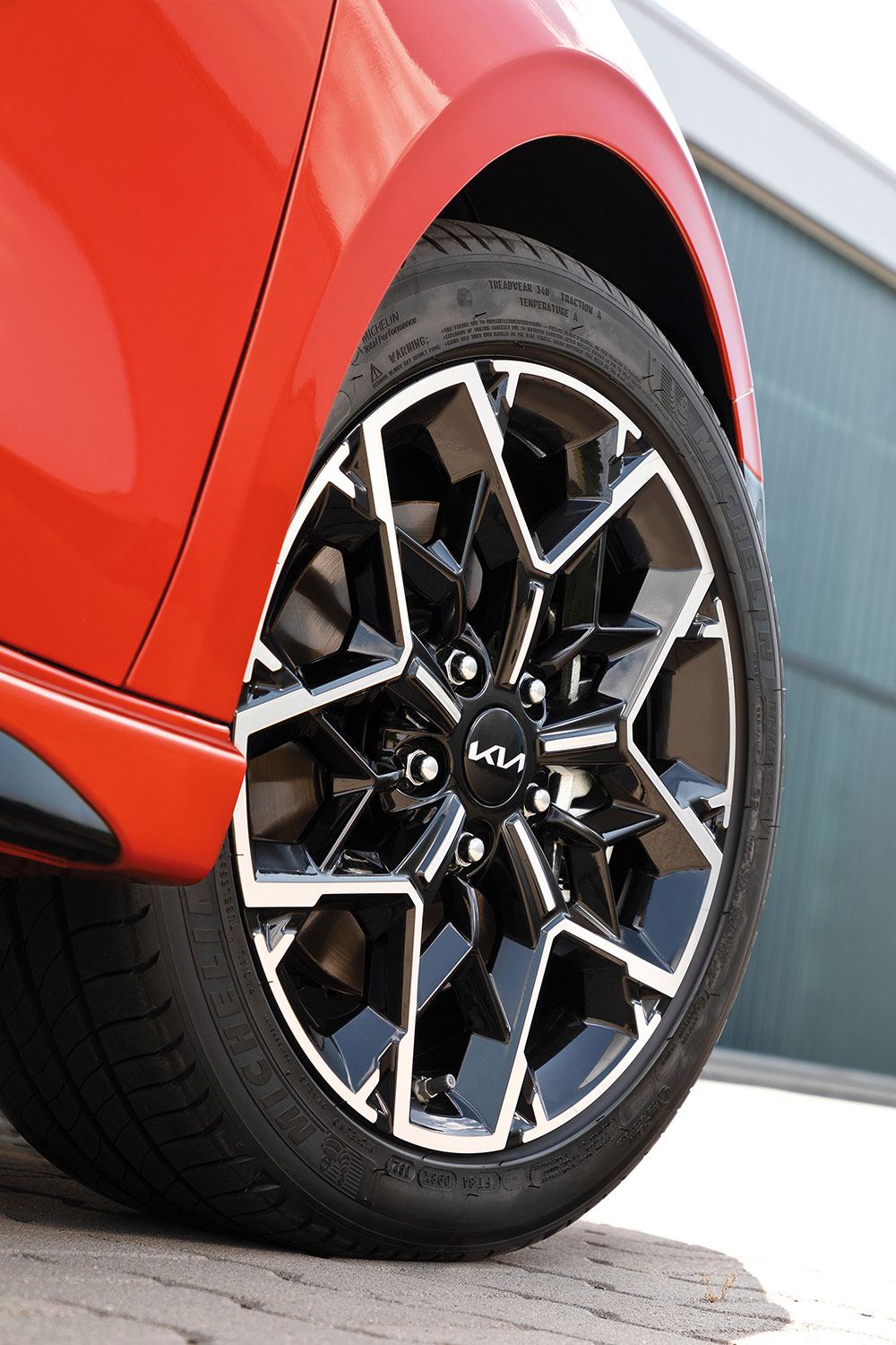 Bộ vành 17 inch của Kia Ceed 2022 bản GT-Line