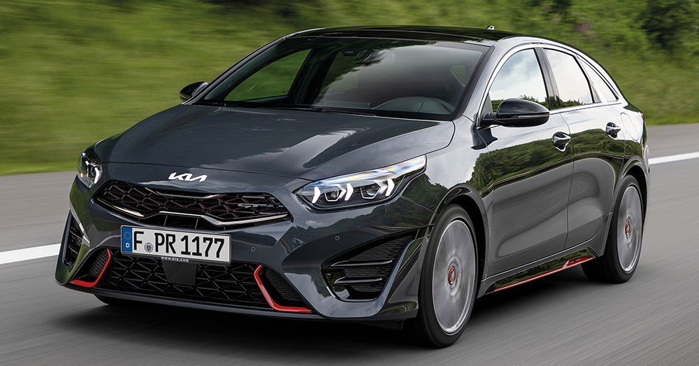 Kia ProCeed 2022 bản GT có những điểm nhấn màu đỏ ở ngoại thất