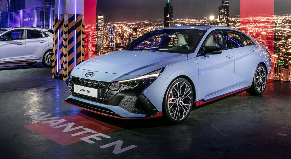 Hyundai Elantra N 2022 có thiết kế đầu xe hầm hố hơn bản thường