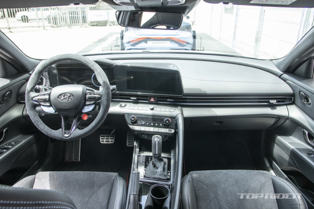 Nội thất bên trong Hyundai Elantra N 2022