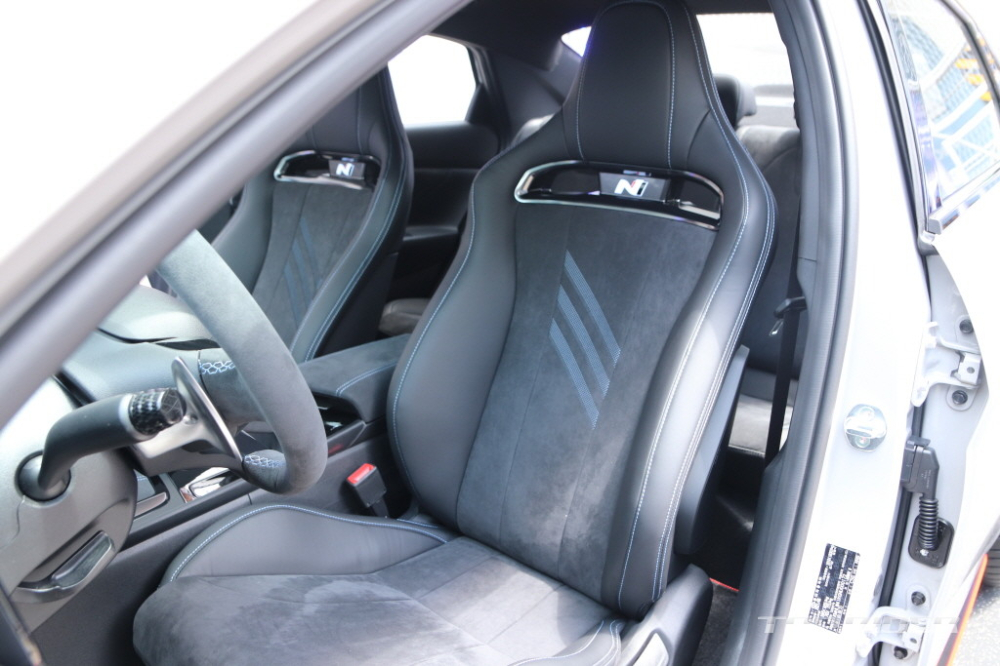 Ghế xe đua của Hyundai Elantra N 2022
