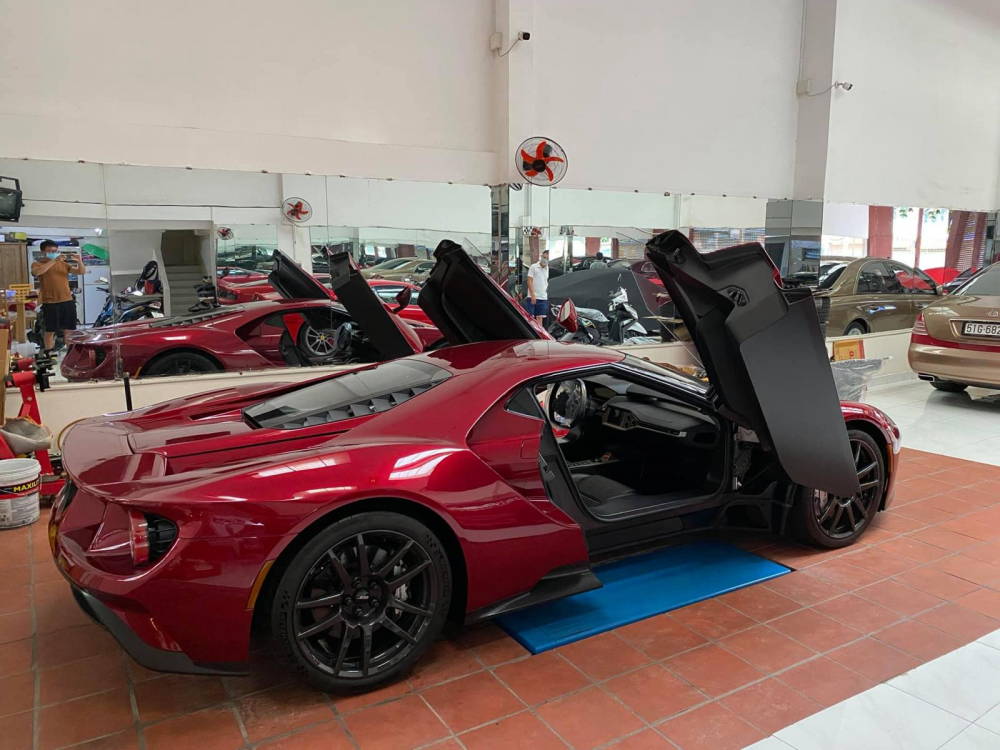 Ford GT thế hệ mới sở hữu cửa cánh bướm