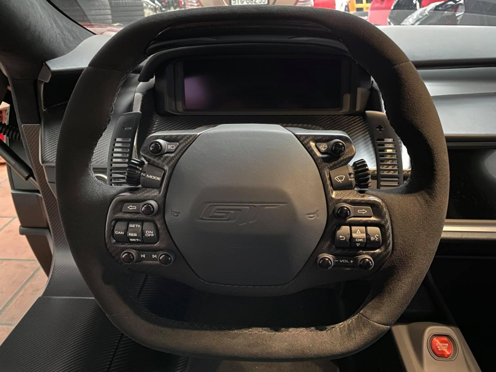 Còn đây là vô lăng của xe