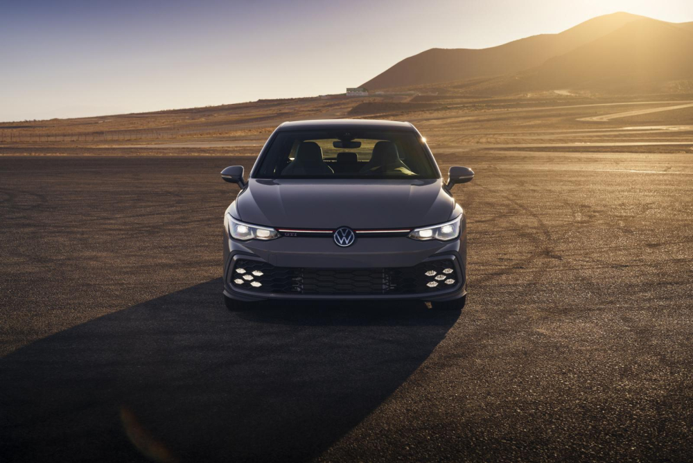 Cận cảnh đầu xe của Volkswagen Golf GTI 2022 Cận cảnh đầu xe của Volkswagen Golf GTI 2022