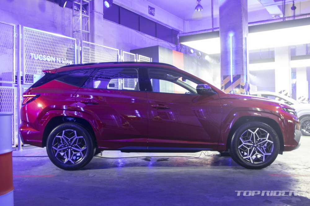 Thiết kế b&ecirc;n sườn của Hyundai Tucson N Line 2021