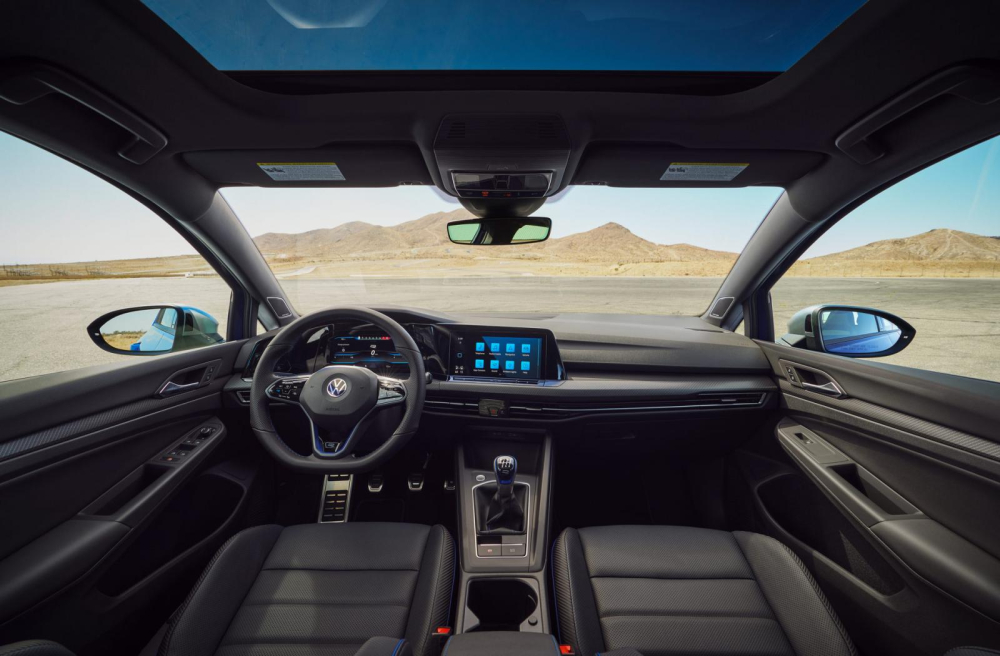 Nội thất b&ecirc;n trong Volkswagen Golf R 2022 