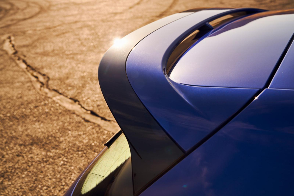 C&aacute;nh gi&oacute; mui của Volkswagen Golf R 2022 
