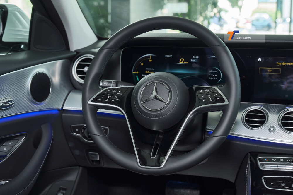 V&ocirc; lăng mới tr&ecirc;n Mercedes-Benz E 180 2021.